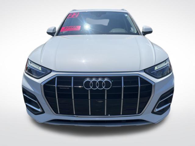 Photo of 2022 Glacier White Metallic Audi Q5