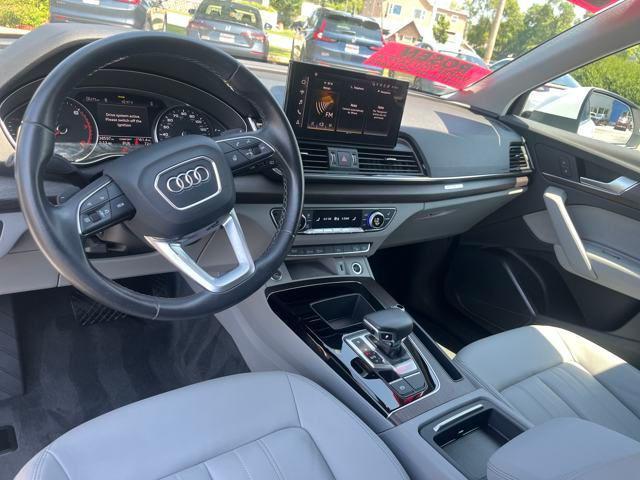 Photo of 2022 Glacier White Metallic Audi Q5