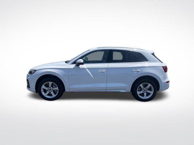 Photo of 2022 Glacier White Metallic Audi Q5