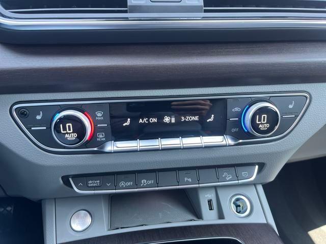Photo of 2022 Glacier White Metallic Audi Q5