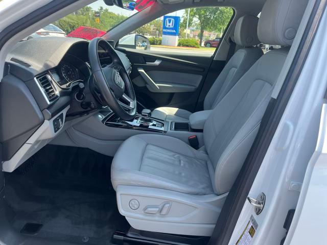 Photo of 2022 Glacier White Metallic Audi Q5