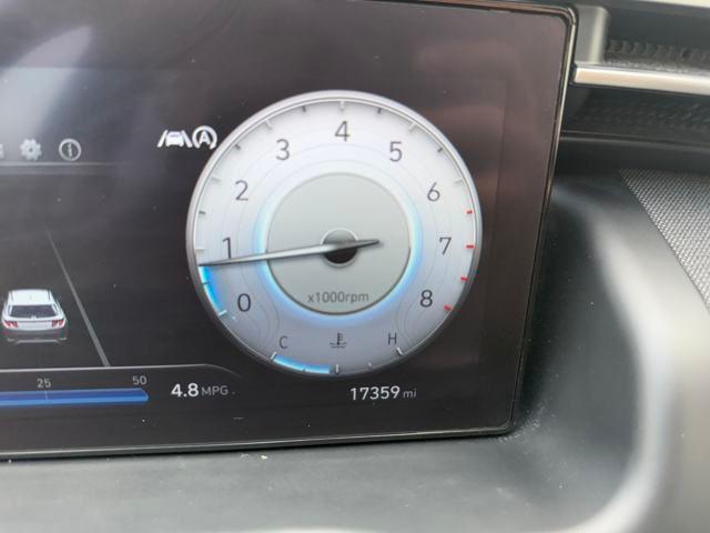 Photo of 2022 Quartz White Hyundai TUCSON