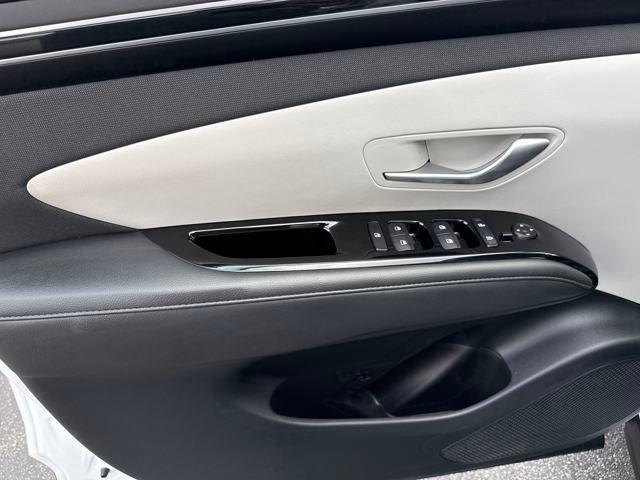Photo of 2022 Quartz White Hyundai TUCSON