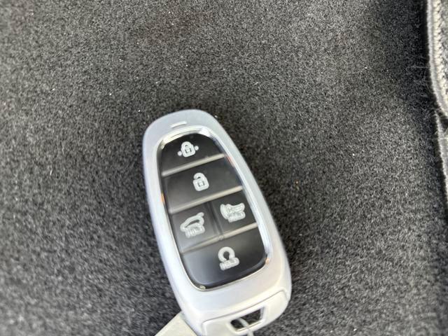 Photo of 2022 Quartz White Hyundai TUCSON