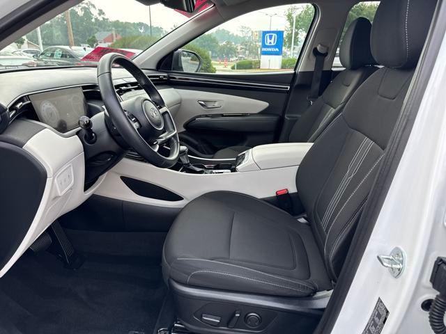 Photo of 2022 Quartz White Hyundai TUCSON
