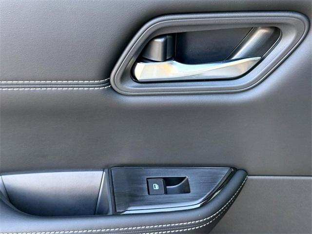 Photo of 2025 Black Nissan Rogue