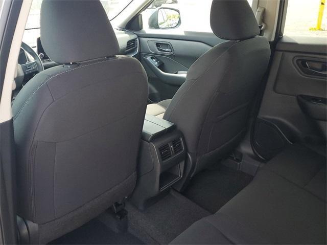 Photo of 2025 Brilliant Silver Metallic Nissan Rogue
