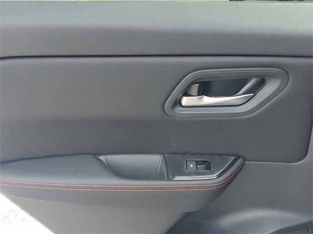 Photo of 2025 Everest White P Nissan Rogue