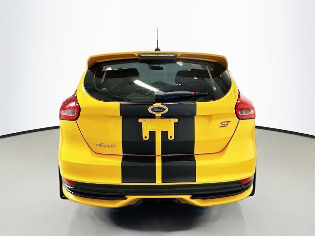 Photo of 2016 Tangerine Ford Focus ST