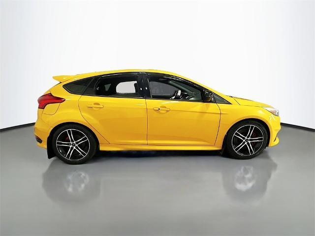 Photo of 2016 Tangerine Ford Focus ST