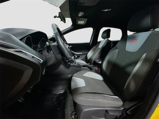 Photo of 2016 Tangerine Ford Focus ST