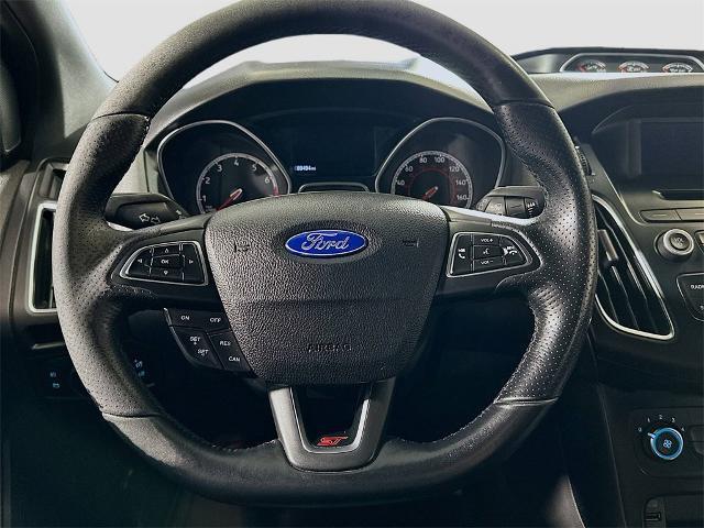 Photo of 2016 Tangerine Ford Focus ST