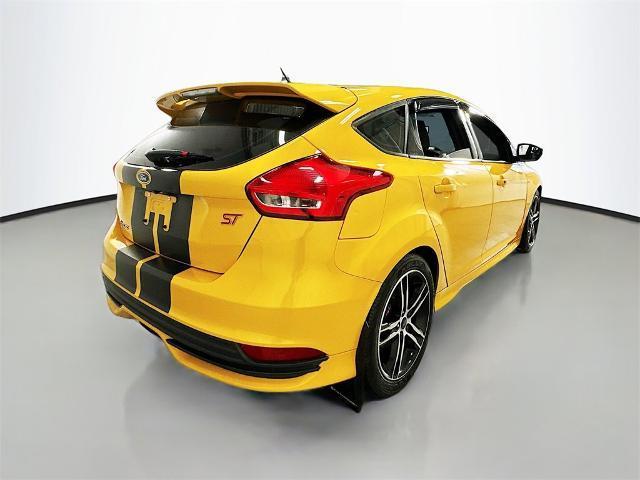 Photo of 2016 Tangerine Ford Focus ST