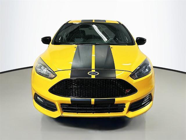Photo of 2016 Tangerine Ford Focus ST