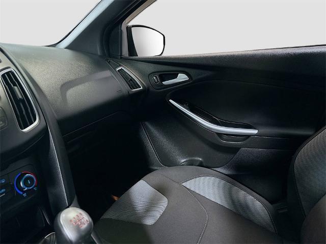 Photo of 2016 Tangerine Ford Focus ST