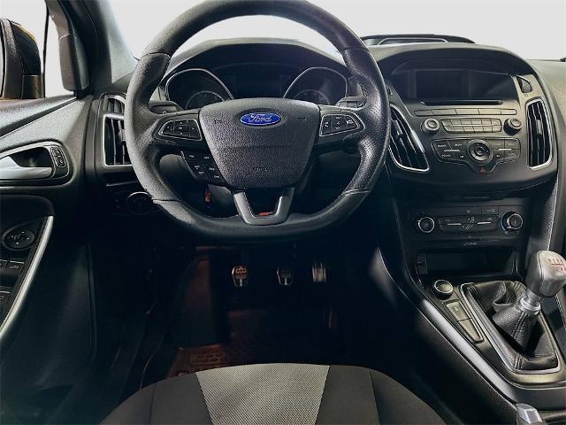 Photo of 2016 Tangerine Ford Focus ST