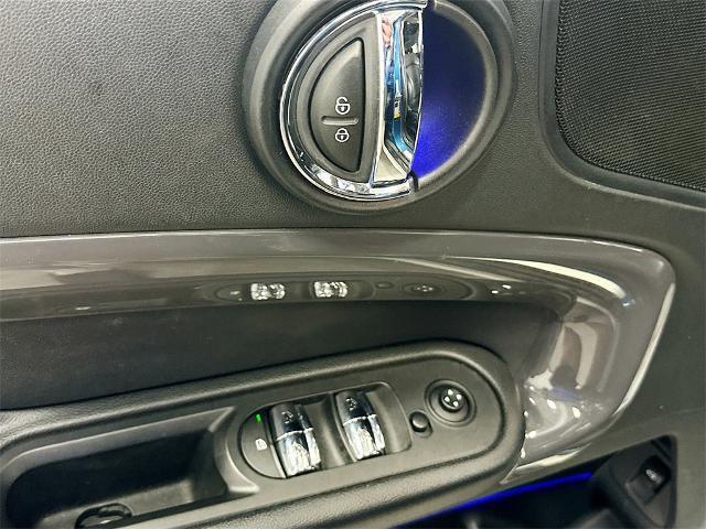 Photo of 2018 Island Blue Metallic MINI Countryman