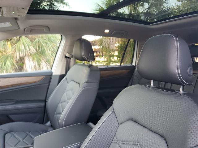 Photo of 2025 Pure White Volkswagen Atlas