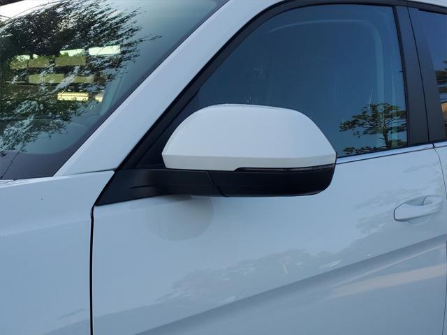 Photo of 2025 Pure White Volkswagen Atlas