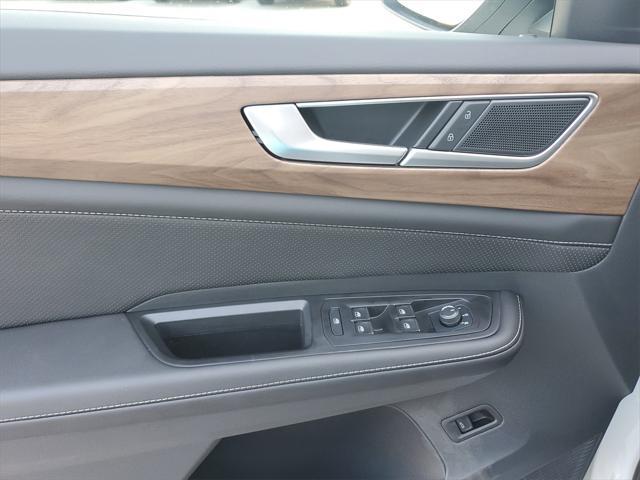 Photo of 2025 Pure White Volkswagen Atlas