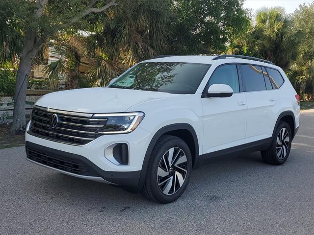 Photo of 2025 Pure White Volkswagen Atlas