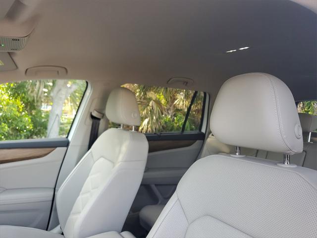 Photo of 2025 Pure White Volkswagen Atlas