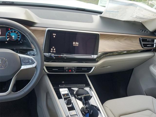 Photo of 2025 Pure White Volkswagen Atlas