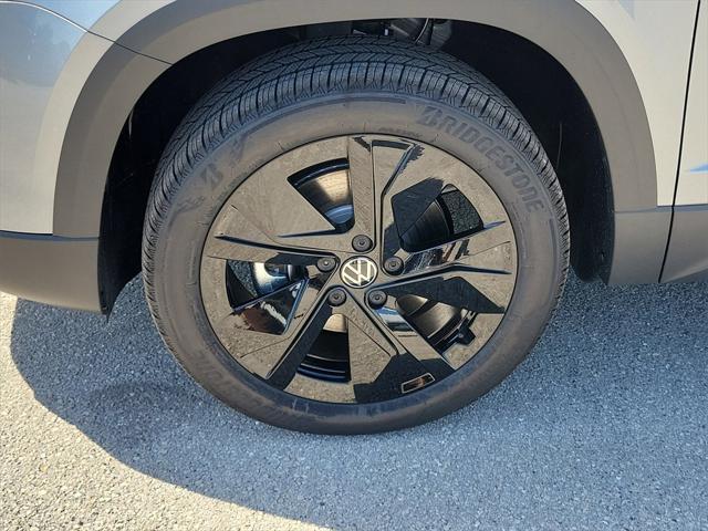 Photo of 2025 Silver Metallic Volkswagen Taos