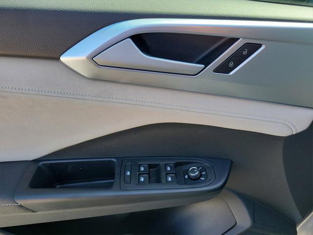 Photo of 2025 Silver Metallic Volkswagen Taos