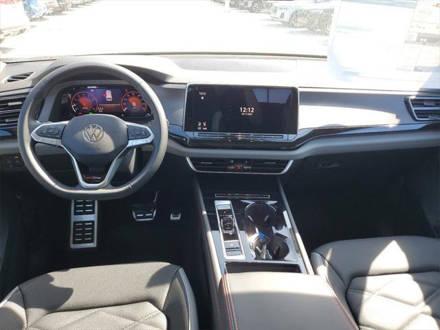 Photo of 2025 Pure White Volkswagen Atlas