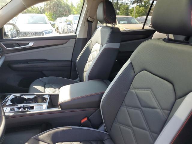 Photo of 2025 Pure White Volkswagen Atlas