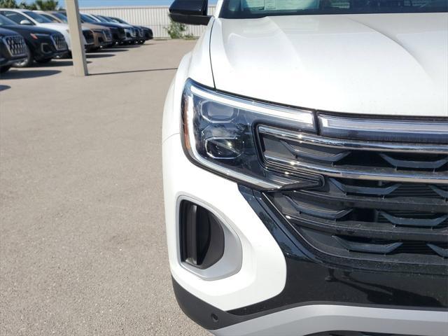 Photo of 2025 Pure White Volkswagen Atlas