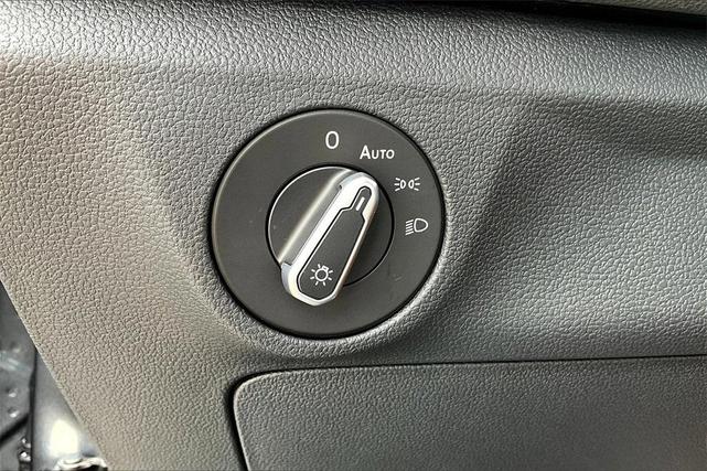 Photo of 2025 Platinum Volkswagen Jetta