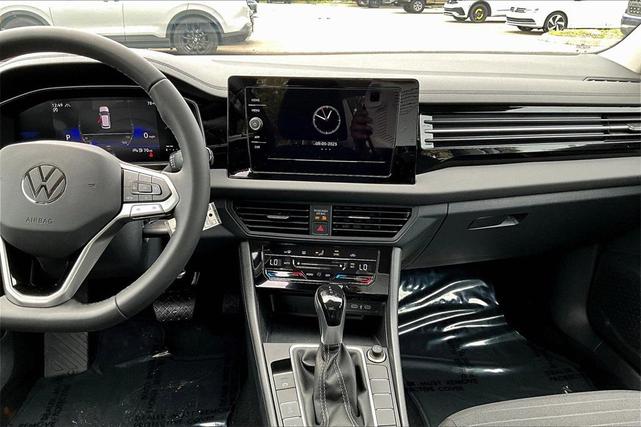 Photo of 2025 Platinum Volkswagen Jetta