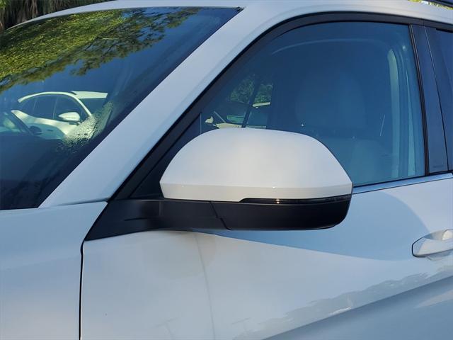 Photo of 2025 Pure White Volkswagen Atlas