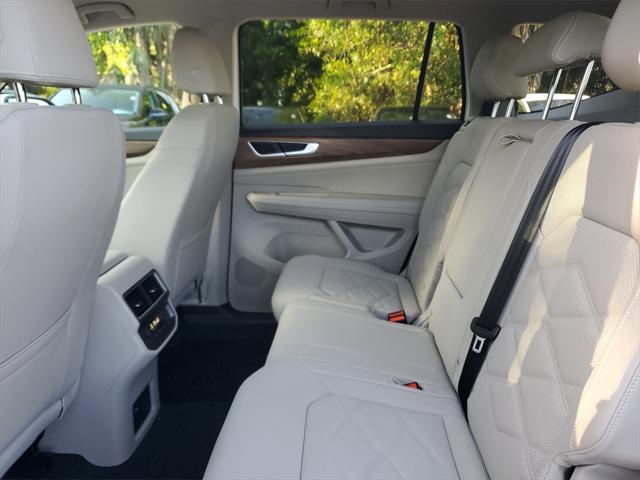 Photo of 2025 Pure White Volkswagen Atlas