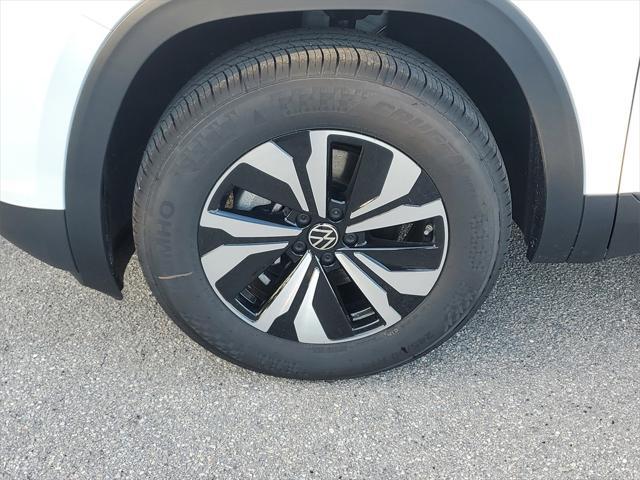 Photo of 2025 Pure White Volkswagen Atlas