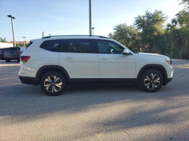 Photo of 2025 Pure White Volkswagen Atlas