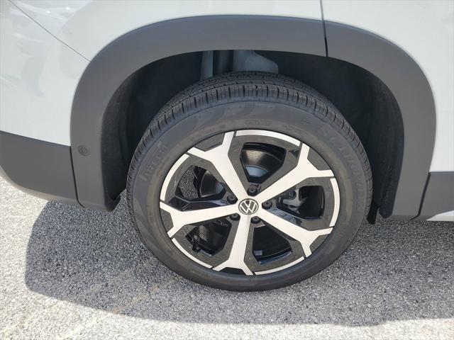 Photo of 2025 Pure White Volkswagen Tiguan