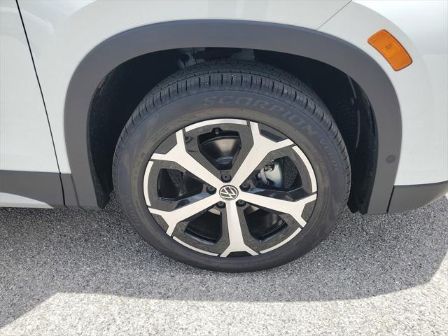 Photo of 2025 Pure White Volkswagen Tiguan