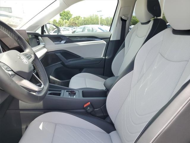Photo of 2025 Pure White Volkswagen Tiguan