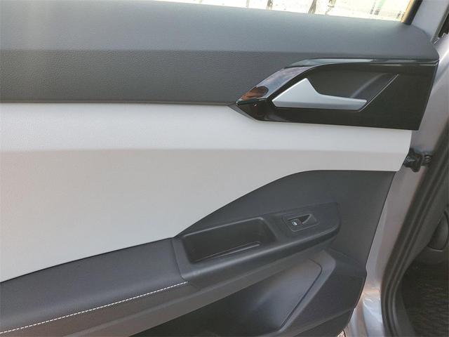 Photo of 2025 Pyrite Silver Metallic Volkswagen Taos