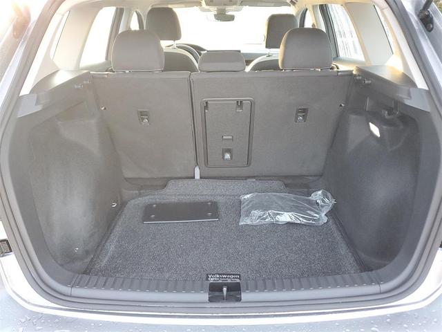 Photo of 2025 Pyrite Silver Metallic Volkswagen Taos