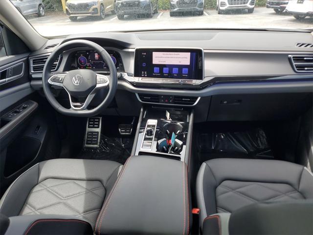 Photo of 2025 Pure White Volkswagen Atlas