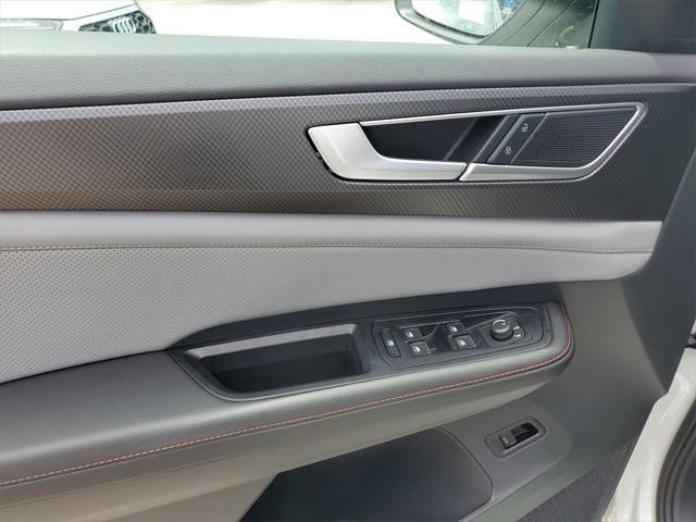 Photo of 2025 Pure White Volkswagen Atlas