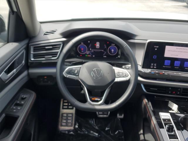 Photo of 2025 Pure White Volkswagen Atlas