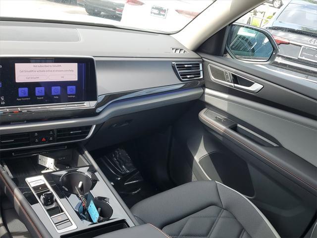 Photo of 2025 Pure White Volkswagen Atlas