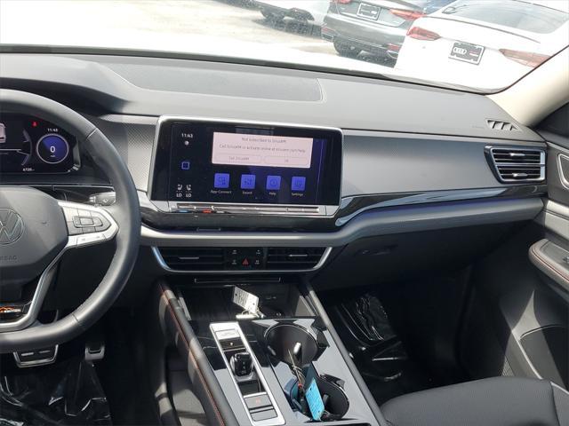 Photo of 2025 Pure White Volkswagen Atlas