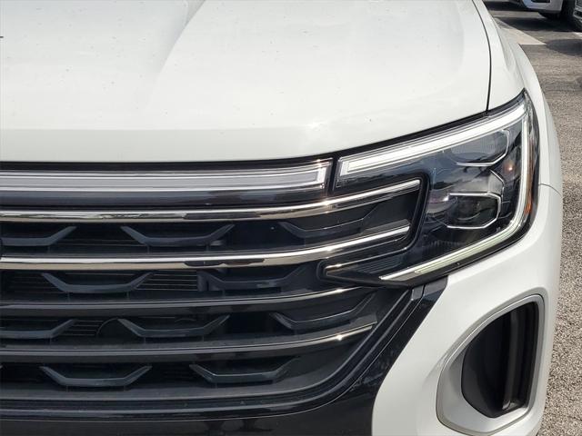 Photo of 2025 Pure White Volkswagen Atlas