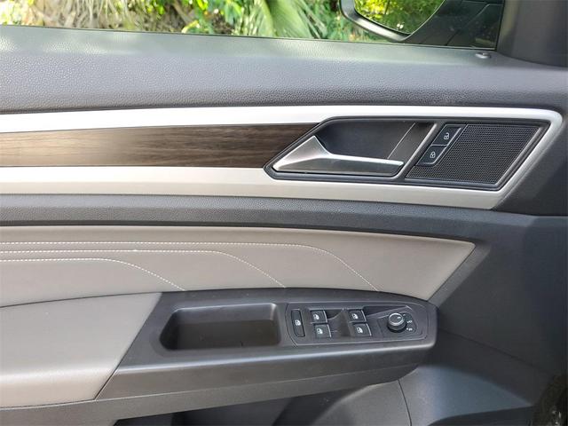 Photo of 2022 Deep Black Pearl Volkswagen Atlas